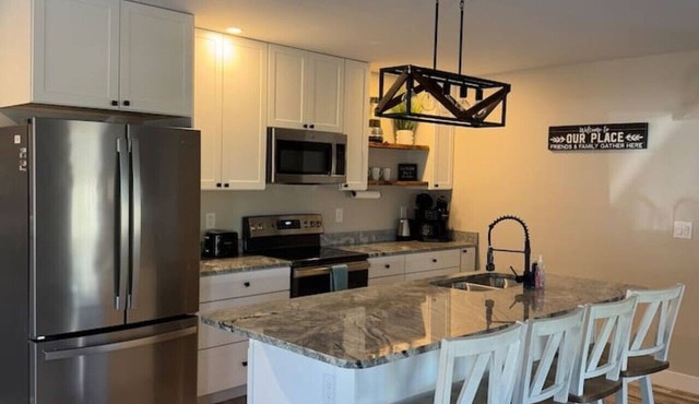Cozy | 3 BR/2 Bath | Sleeps 8 | Quiet