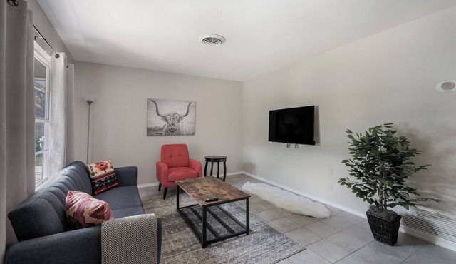 Cozy 3-BR, 2-BTH House with Private Backyard, Driveway Parking, Near Lackland