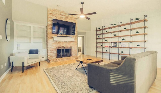 Cozy 3 BR Home Near Sugar Land