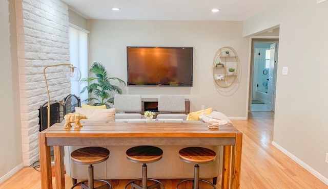 Cozy 3 Br private house near Disneyland, Anaheim Convention, Old town Orange