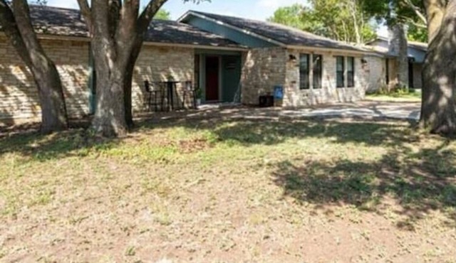 Cozy 3 BR + screened porch & FP