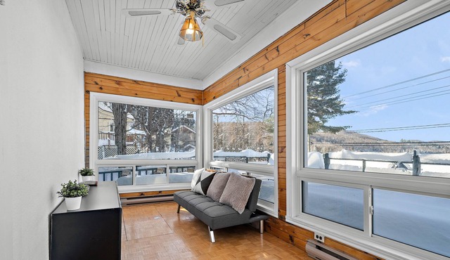 Cozy 3 Bedroom Chalet in Sainte Agathe With Views of the Lake!