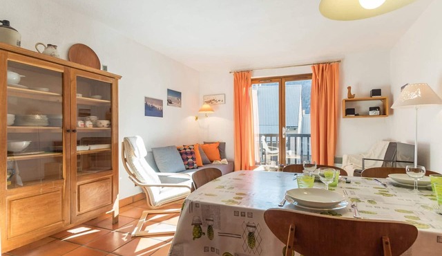 Cozy 3-Room Mezzanine Apartment, Sleeps 6, Near Slopes and Village Center in Le Monêtier-les-Bains