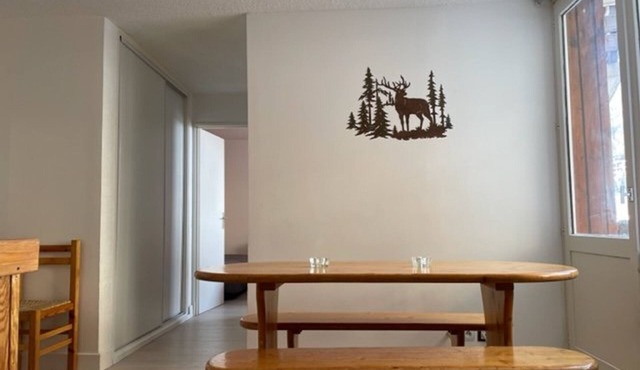 Cozy 3-Room Apartment for 7 with Mountain Views, Ski-in/Ski-out, Close to Amenities, Free WiFi