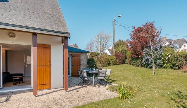 Cozy 3-Room House in Carnac with Private Garden, Near Beach & Shops - Sleeps 5