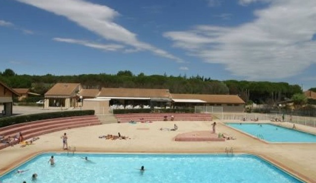 Cozy 3-Room Pavilion with Garden & Pool, Sleeps 7, Near Beach