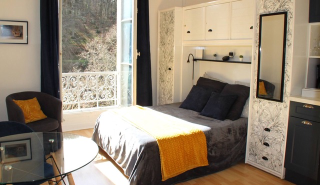 Cozy 3-star studio 2 steps from the Thermes in the Pyrenees in an atypical building