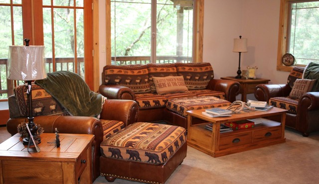 Cozy 3 Story Cabin - Near River and Lake