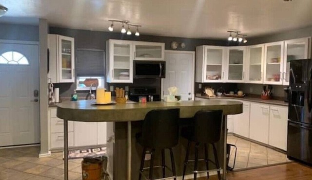 Cozy 3bd. 2bth home, Panoramic views, near UNR, DT, FRWY & RENO AIRPORT.