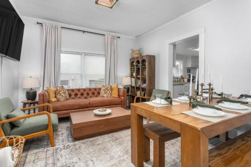 Cozy 3BD with Air Hockey, BBQ - Near Duke University
