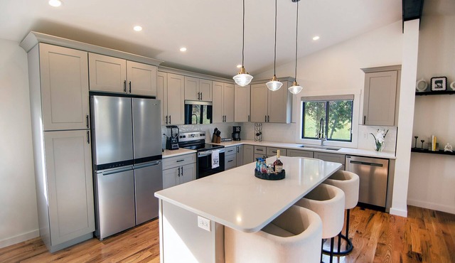 Cozy 3Bds 2Bths house w Fireplace 20 min to AVL