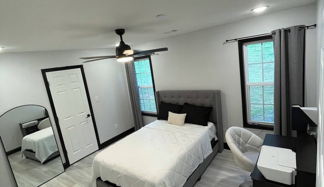 Cozy 3bed 2bath house on half ac of land mins from game time at the grounds