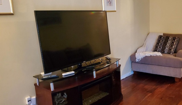 Cozy 3bedroom 2½ bathroom w/office 12 Minutes from Toronto Pearson Airport