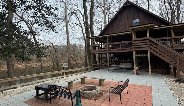 Cozy 3BR 1Bath Cabin on the Cape Fear River. Add Bunk House for an extra Fee.