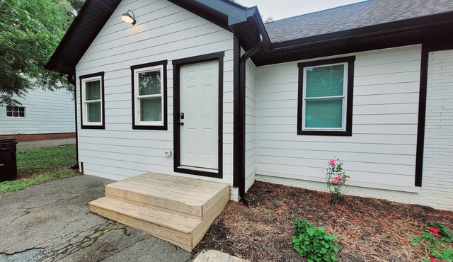 Cozy 3BR/2BA Home Near Downtown Monroe & Waxhaw with Fire Pit + Patio