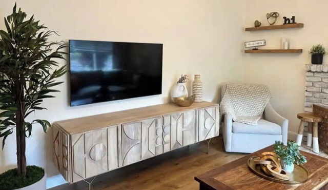 Cozy 3Br 2Ba home with Yoga/Gym room. Best Location!