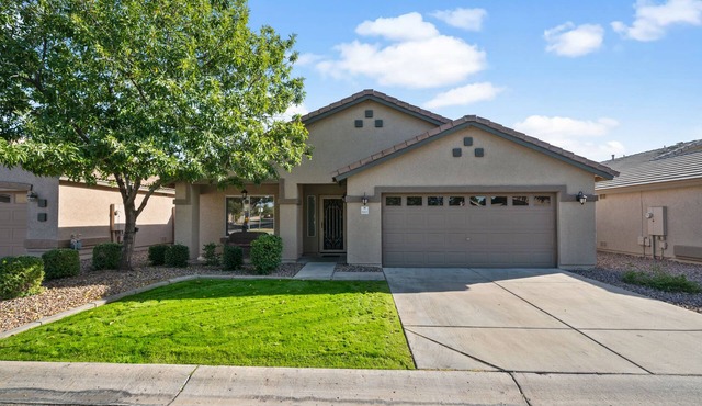 Cozy 3BR, 2BA house in a quiet, gated Alta Mesa Community.