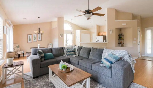 Cozy 3BR/2BA in North Lake Area