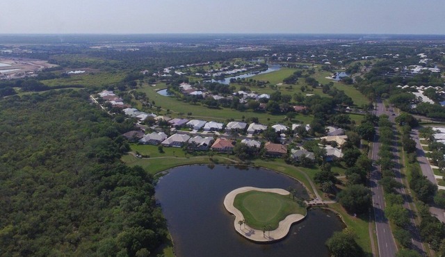Cozy 3BR/2BA Lakeside Villa Close To Area Beaches - Happy Trails