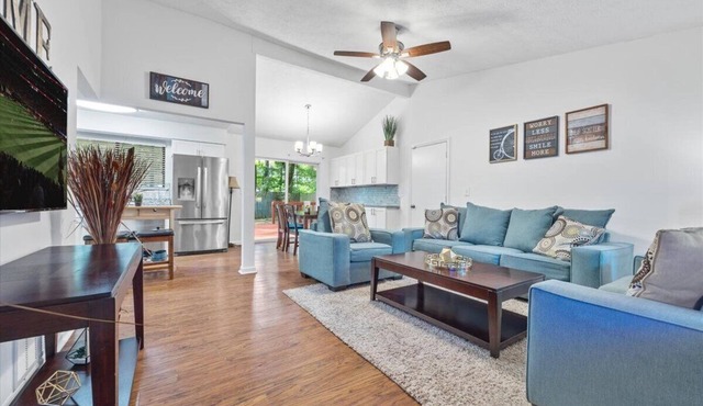 Cozy 3BR/2BA Ranch Style Home Near Avalon and Downtown Alpharetta