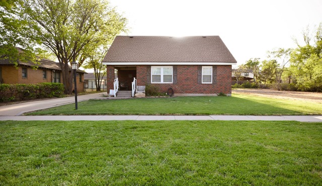 Cozy 3BR/2BA remodeled bath/park view and yard games!nDiscounts given here.