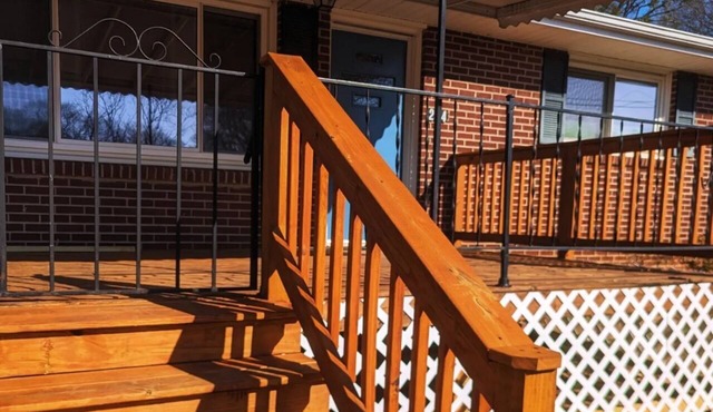 "Cozy 3br 2bth House with Fireplace, Ideal location Near Freeway 85 and 26"
