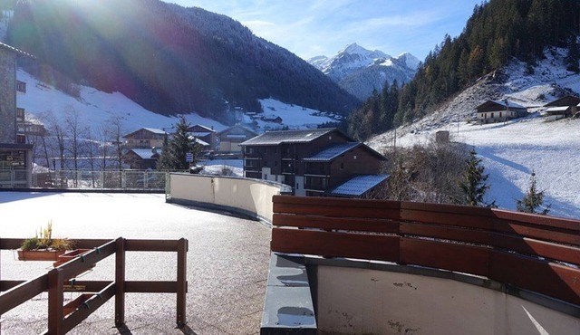 Cozy 3BR Apartment for 4-6 with Terrace, Pool Access, and Mountain Views in Arêches-Beaufort