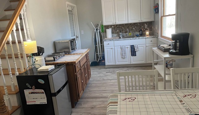 Cozy 3BR Apartment in Peaceful Neighborhood With Kitchenette
