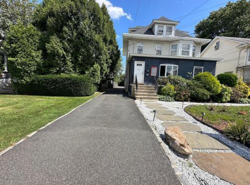 Cozy 3BR Apartment with Private Entry & Parking in Elizabeth, NJ