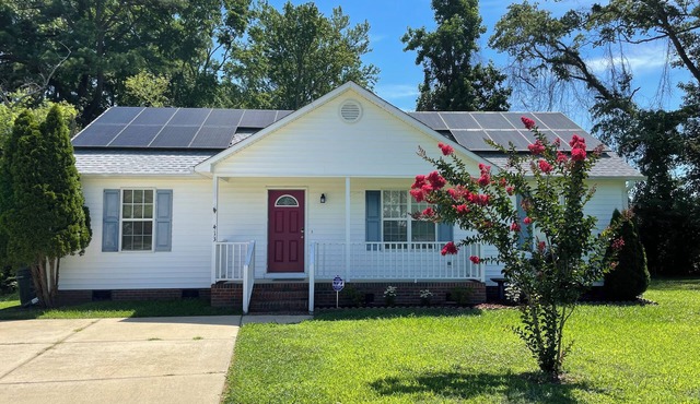 Cozy 3BR Downtown Retreat- Pet-Friendly w/Yard