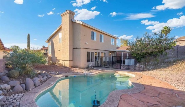 Cozy 3BR Escape, Poolside Grill & Chill Spot