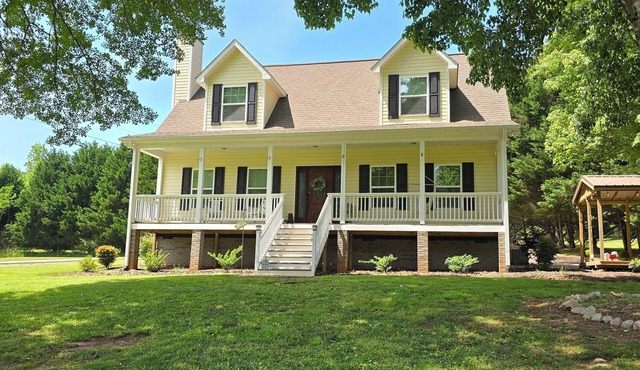 Cozy 3BR Family Home!