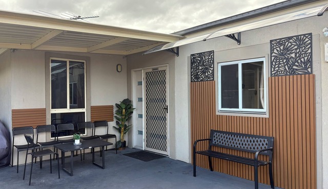 Cozy 3BR+ free dryer+ free parking-lockable front gate