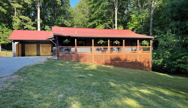 Cozy 3BR Getaway, Lake access, Fire Pit, Trails