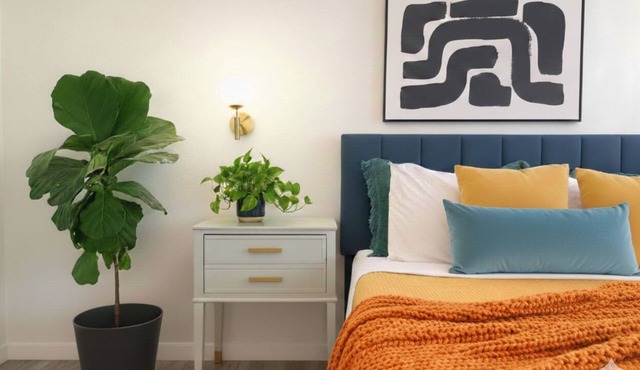 Cozy 3BR ‘Golden Girls Theme’ Gem ❤️ Mints to Eateries & BBQ, 6th Street