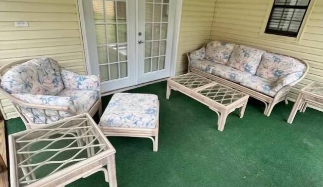 Cozy 3BR home close to trails.