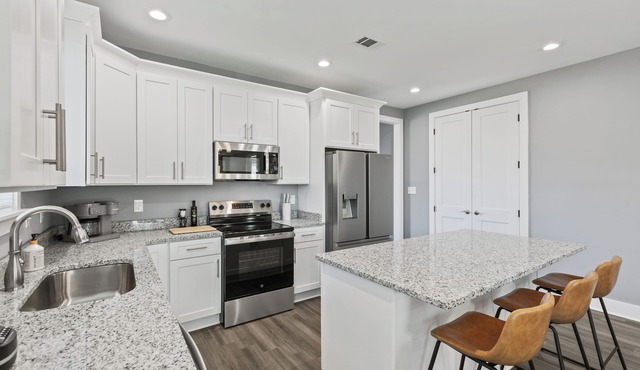 Cozy 3BR Home - Fire Pit & Gated Parking in Midtown - Near Rhodes College & Zoo