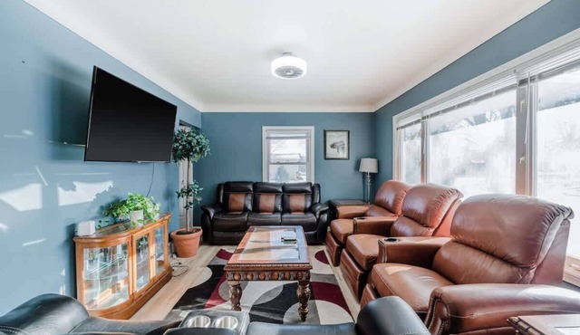 Cozy 3BR Home in Oakdale with BBQ & Private Patio!