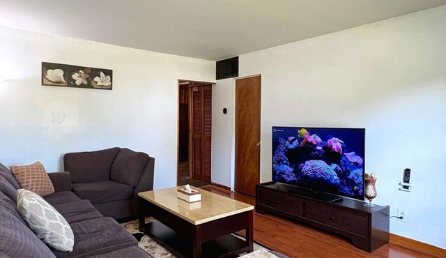 Cozy 3BR Home near Airport & Transit!