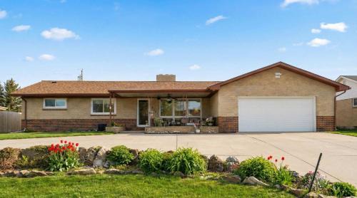 Cozy 3BR Home with BBQ Patio & Gym Near Downtown