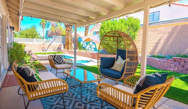 Cozy 3BR Home with Pool & Spa - 9 Mi to LV Strip!