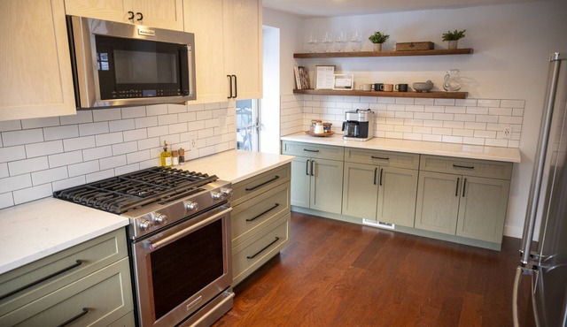 Cozy 3BR Home with AC, Hot Tub & Walkable Restaurants