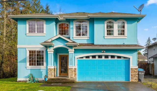 Cozy 3BR House with Lake View near Hiking Trails