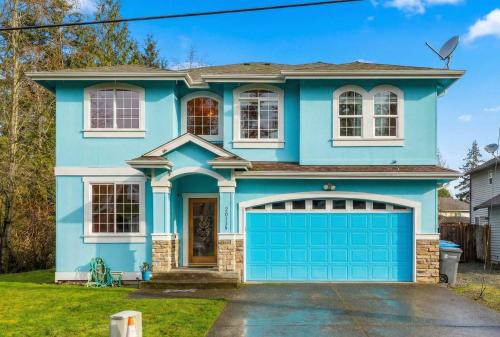 Cozy 3BR House with Lake View near Hiking Trails