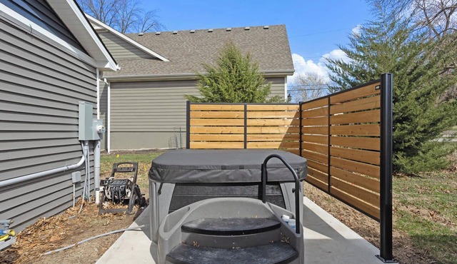 Cozy 3BR KingBed|GameRoom+HotTub|Walkable to DT LS