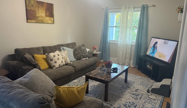 Cozy 3BR Lower Unit home in South Buffalo Near Downtown