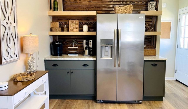 Cozy 3BR on 1 acre ~ Pet friendly ~ Great Location