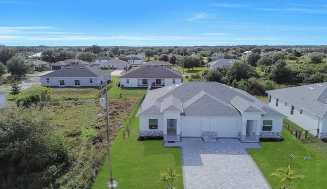 Cozy 3BR Private Unit near RSW Airport, Wi-Fi & Laundry