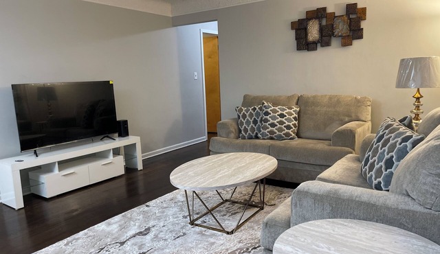 Cozy 3BR Ranch with Park & Tennis Court, Free Wi-Fi!