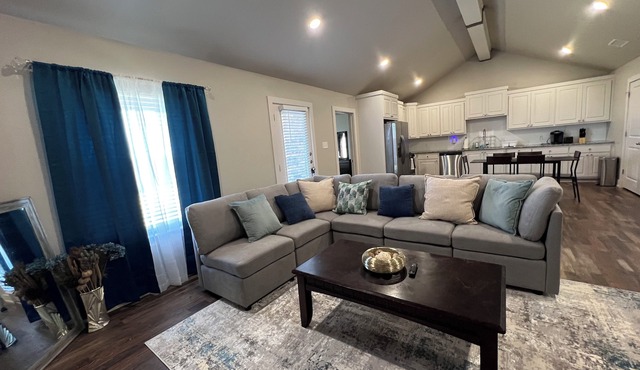 Cozy 3BR Retreat Just 10 Mins from Lubbock.